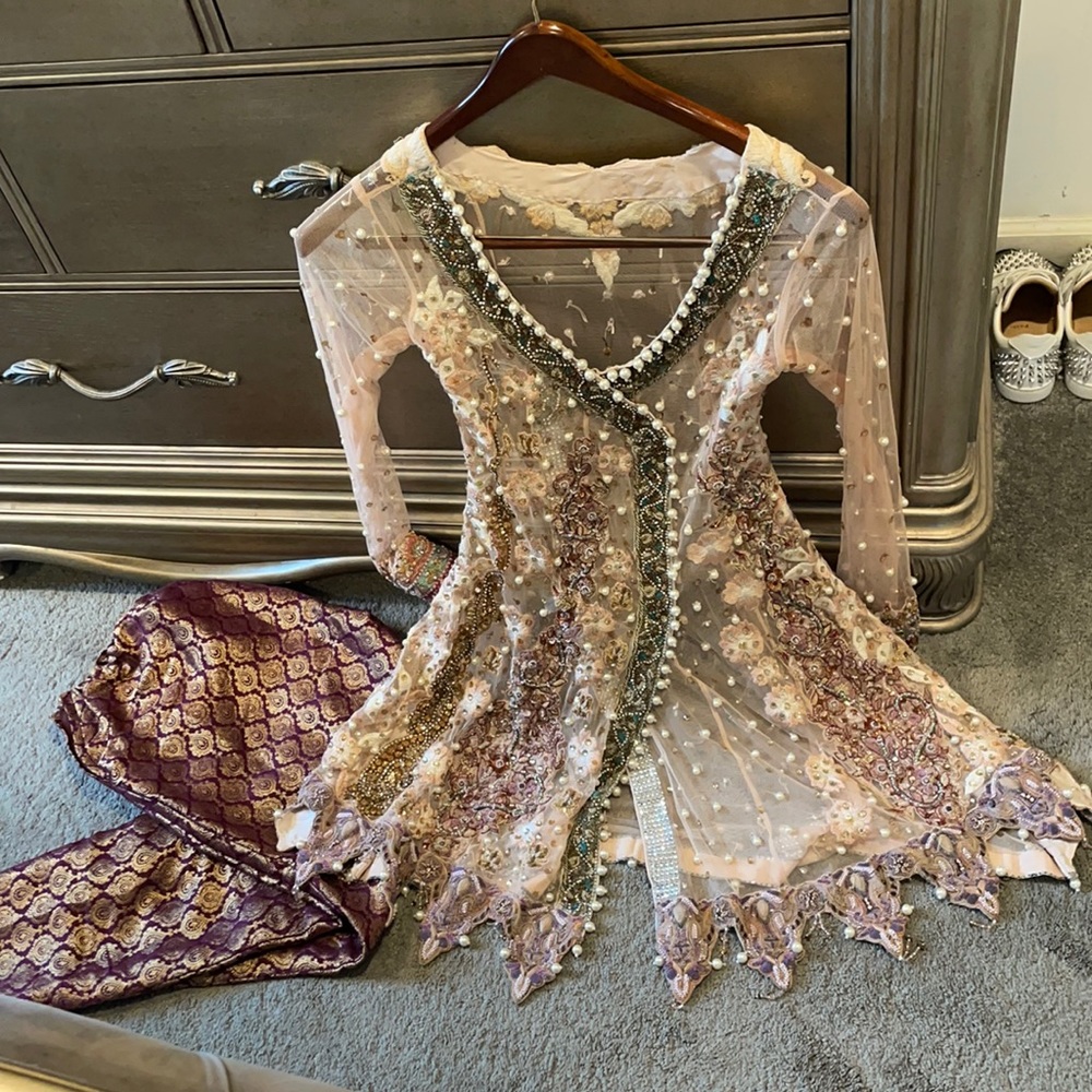 Gorgeous Pakistani outfit/Blend of rose colors